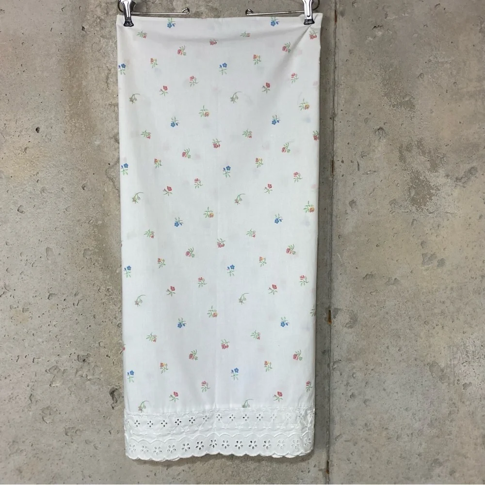 Vintage sears white ditzy Floral lace eyelet standard pillow case pair